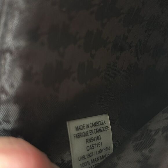 Karl Lagerfeld Paris Textured Black Faux Leather Wristlet Gold Tone‎ Logo - Picture 5 of 8